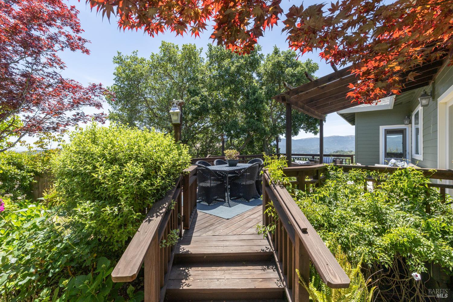 Detail Gallery Image 19 of 37 For 15 Upland Ln, Novato,  CA 94945 - 4 Beds | 3/1 Baths