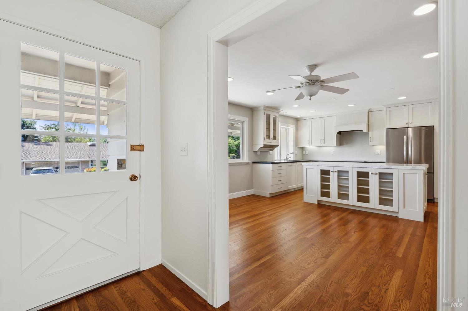 Detail Gallery Image 5 of 31 For 83 Twelveoak Hill Dr, San Rafael,  CA 94903 - 3 Beds | 2 Baths