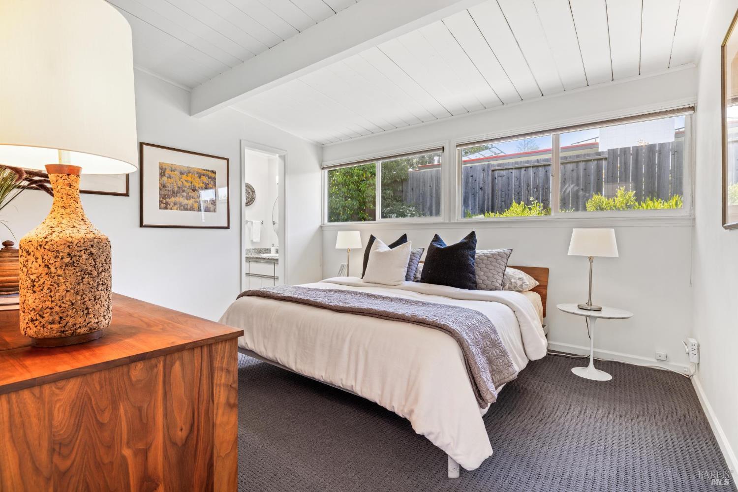 Detail Gallery Image 27 of 57 For 708 Birchwood Ct, San Rafael,  CA 94903 - 5 Beds | 3 Baths