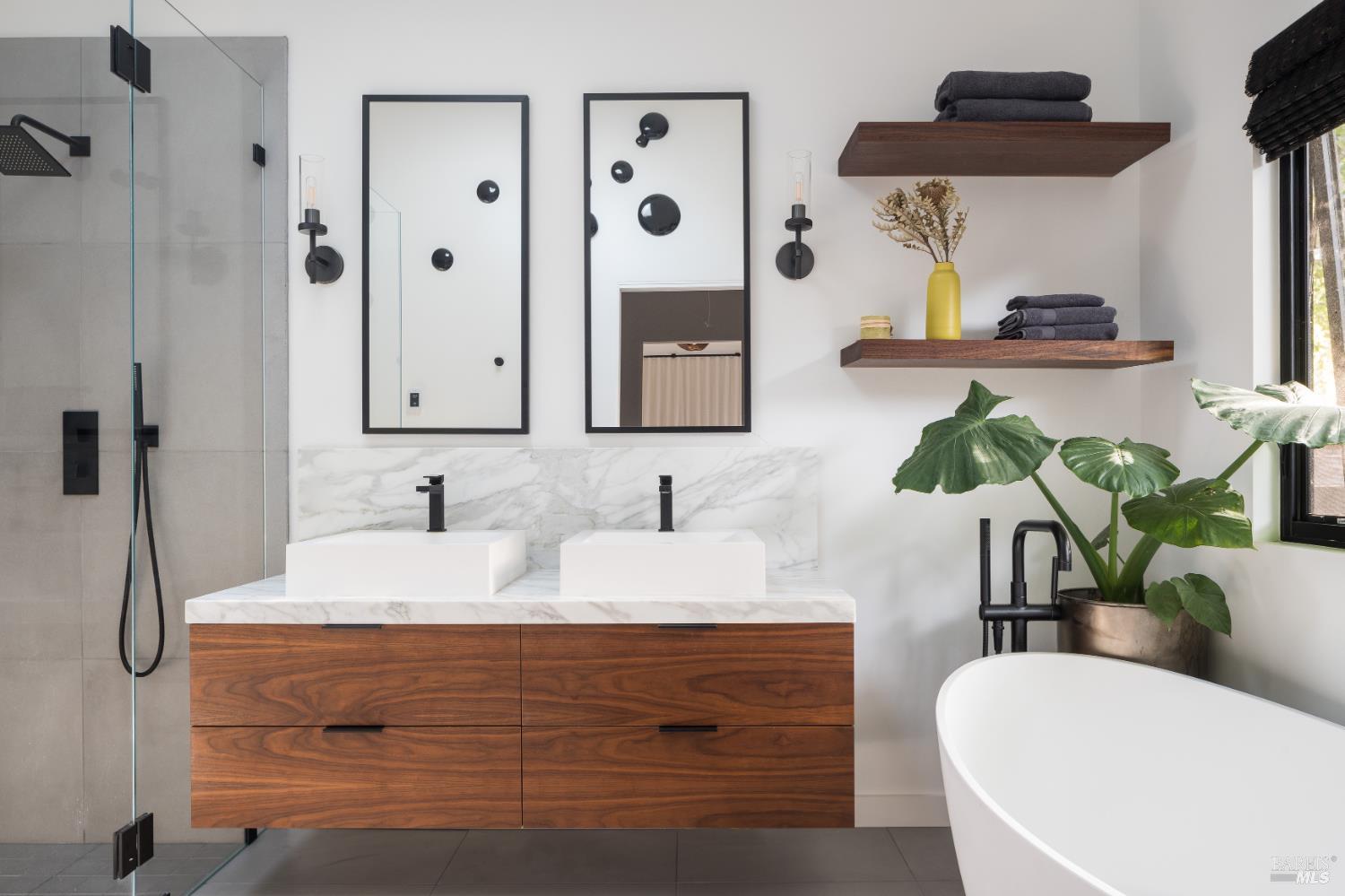 Detail Gallery Image 12 of 15 For 11 Maple Ln, San Anselmo,  CA 94960 - 4 Beds | 2 Baths