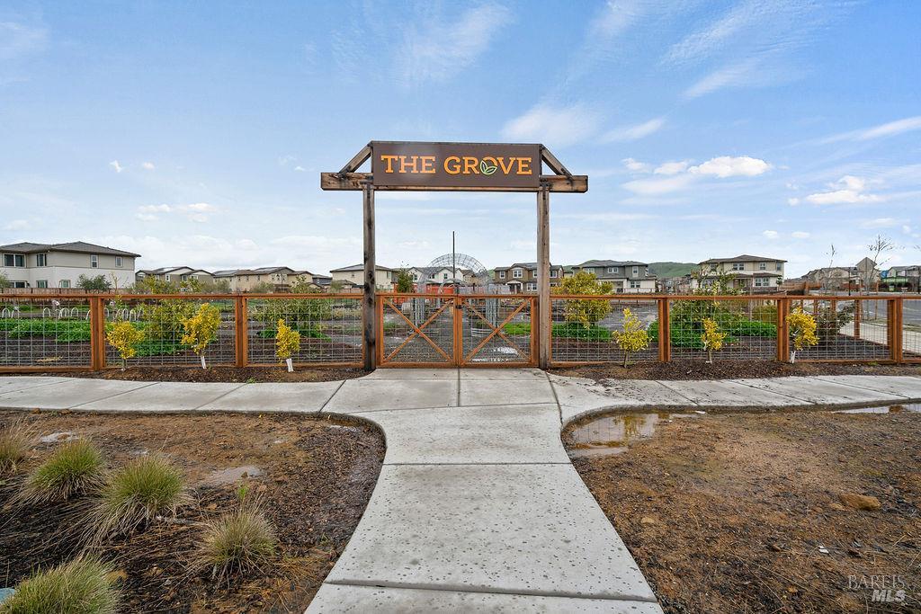Detail Gallery Image 9 of 17 For 2451 Lake Club Dr, Fairfield,  CA 94533 - 4 Beds | 3/1 Baths