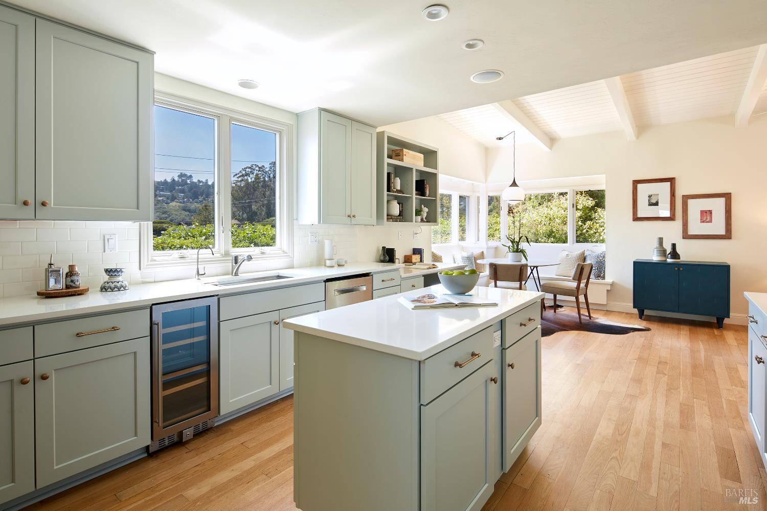 Detail Gallery Image 11 of 42 For 64 Edgewood Ave, Mill Valley,  CA 94941 - 3 Beds | 2 Baths