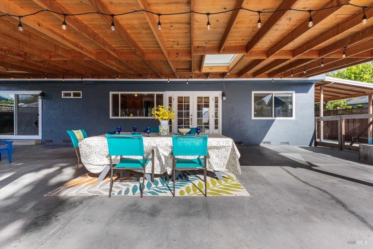 Detail Gallery Image 37 of 61 For 2044 Willow Dr, Petaluma,  CA 94954 - 4 Beds | 3 Baths