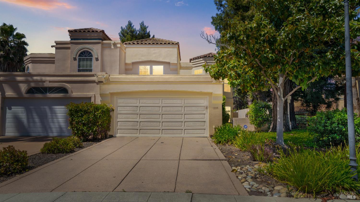 Detail Gallery Image 4 of 57 For 1205 Cuernavaca Circulo Unkn, Mountain View,  CA 94040 - 3 Beds | 3 Baths