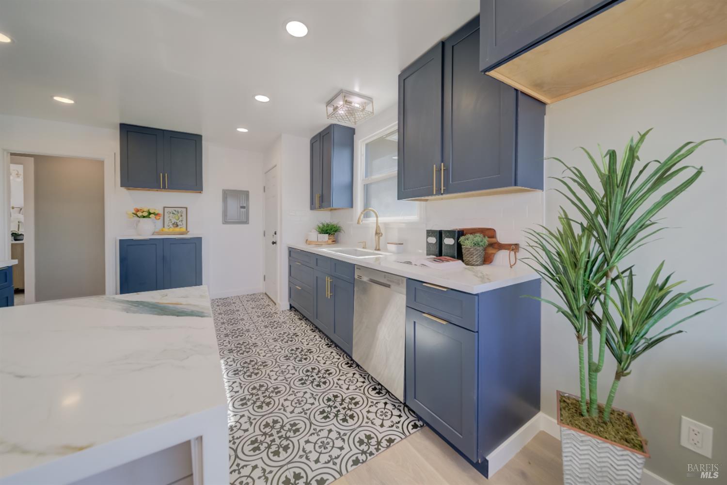 Detail Gallery Image 13 of 43 For 948 Benicia Rd, Vallejo,  CA 94591 - 2 Beds | 1 Baths