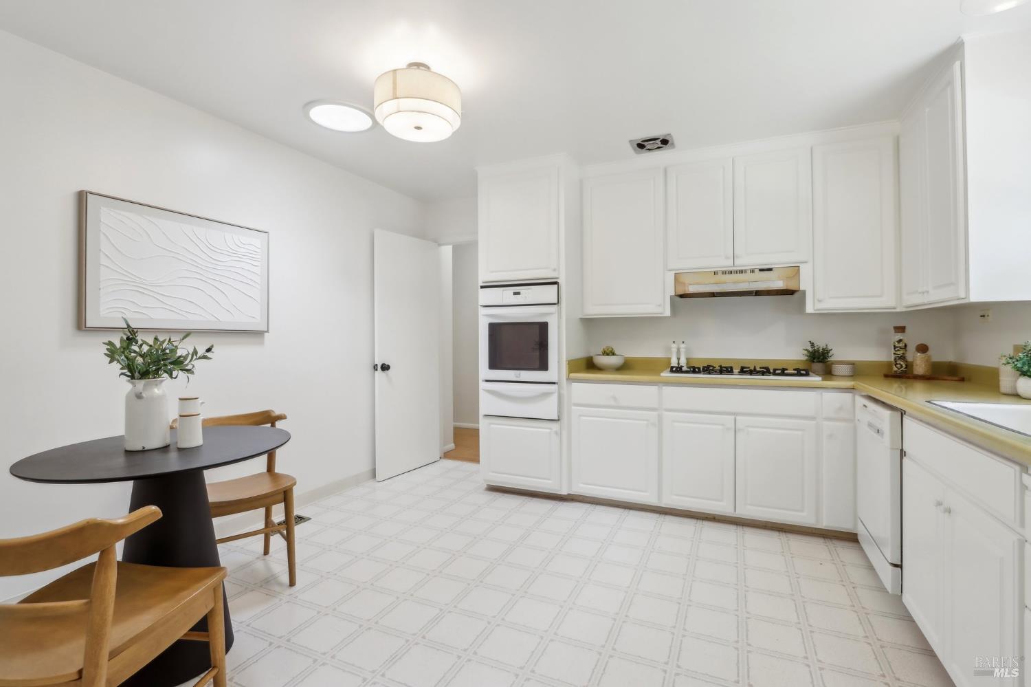 Detail Gallery Image 14 of 60 For 1400 High School Rd, Sebastopol,  CA 95472 - 3 Beds | 2 Baths
