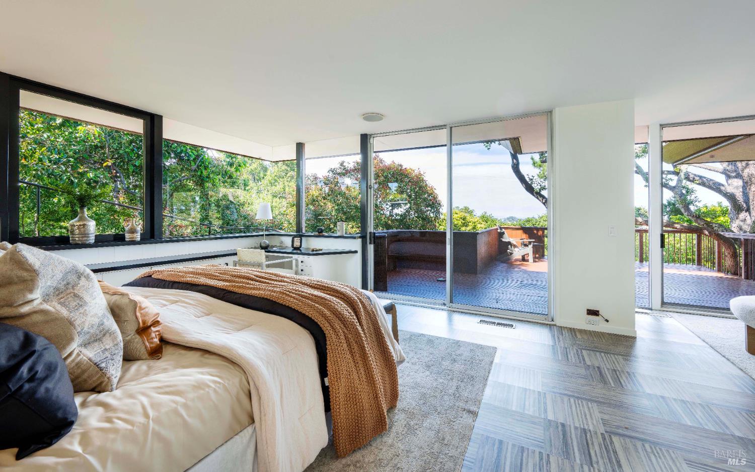 Detail Gallery Image 49 of 83 For 125 Bayview Dr, San Rafael,  CA 94901 - 2 Beds | 3/1 Baths