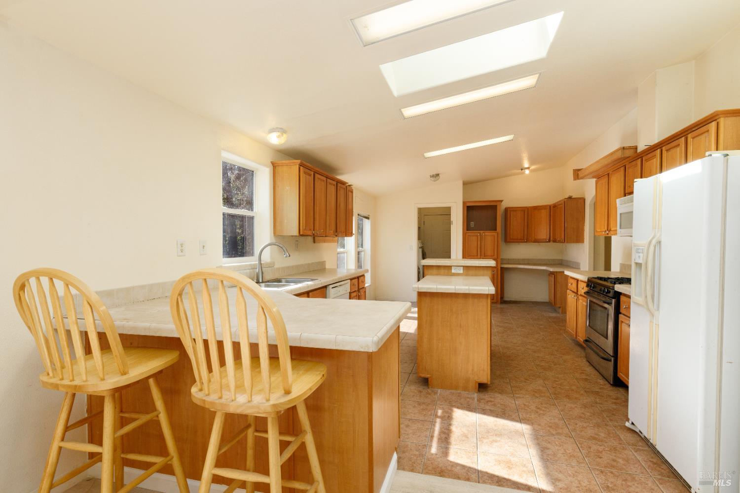 Detail Gallery Image 12 of 56 For 1409 W State Highway 20 Hwy, Upper Lake,  CA 95485 - 3 Beds | 2 Baths