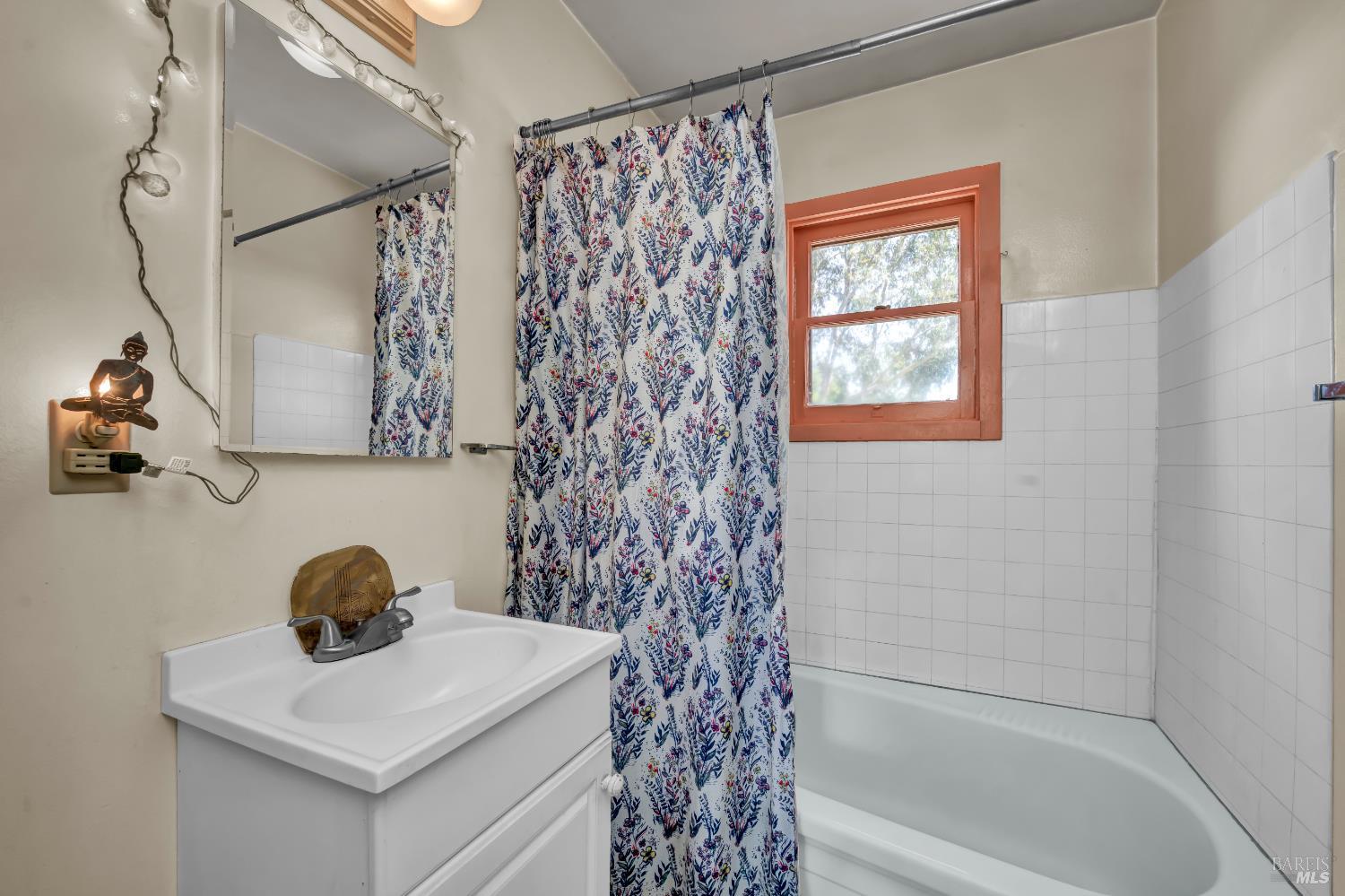 Detail Gallery Image 41 of 66 For 1466 Cooper Rd, Sebastopol,  CA 95472 - 6 Beds | 5/1 Baths