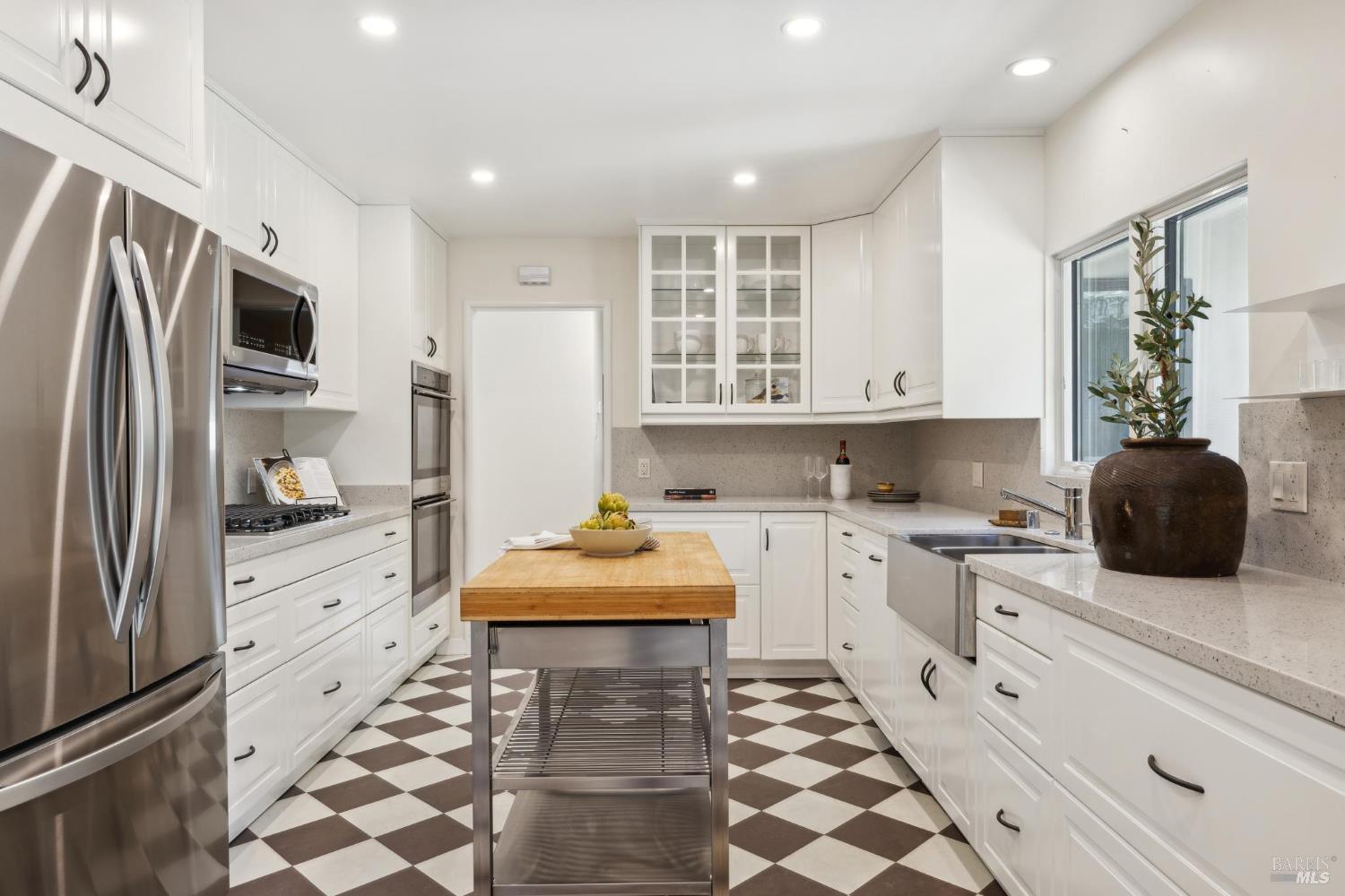 Detail Gallery Image 12 of 46 For 17 San Gabriel Dr, Fairfax,  CA 94930 - 4 Beds | 3 Baths