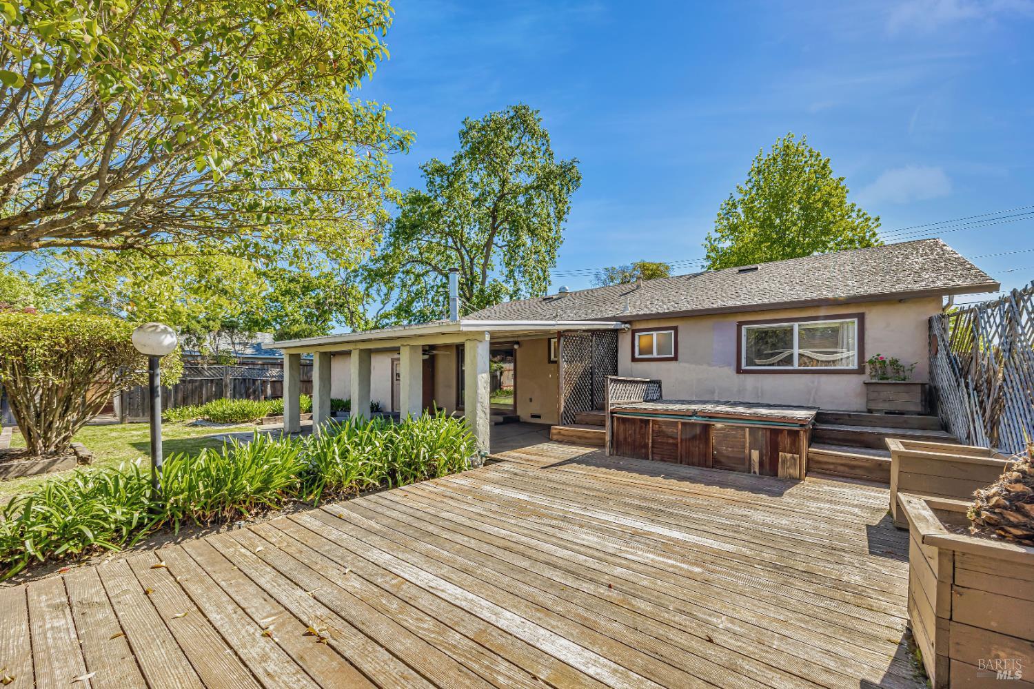 Detail Gallery Image 38 of 44 For 2711 Iroquois St, Santa Rosa,  CA 95403 - 3 Beds | 2 Baths