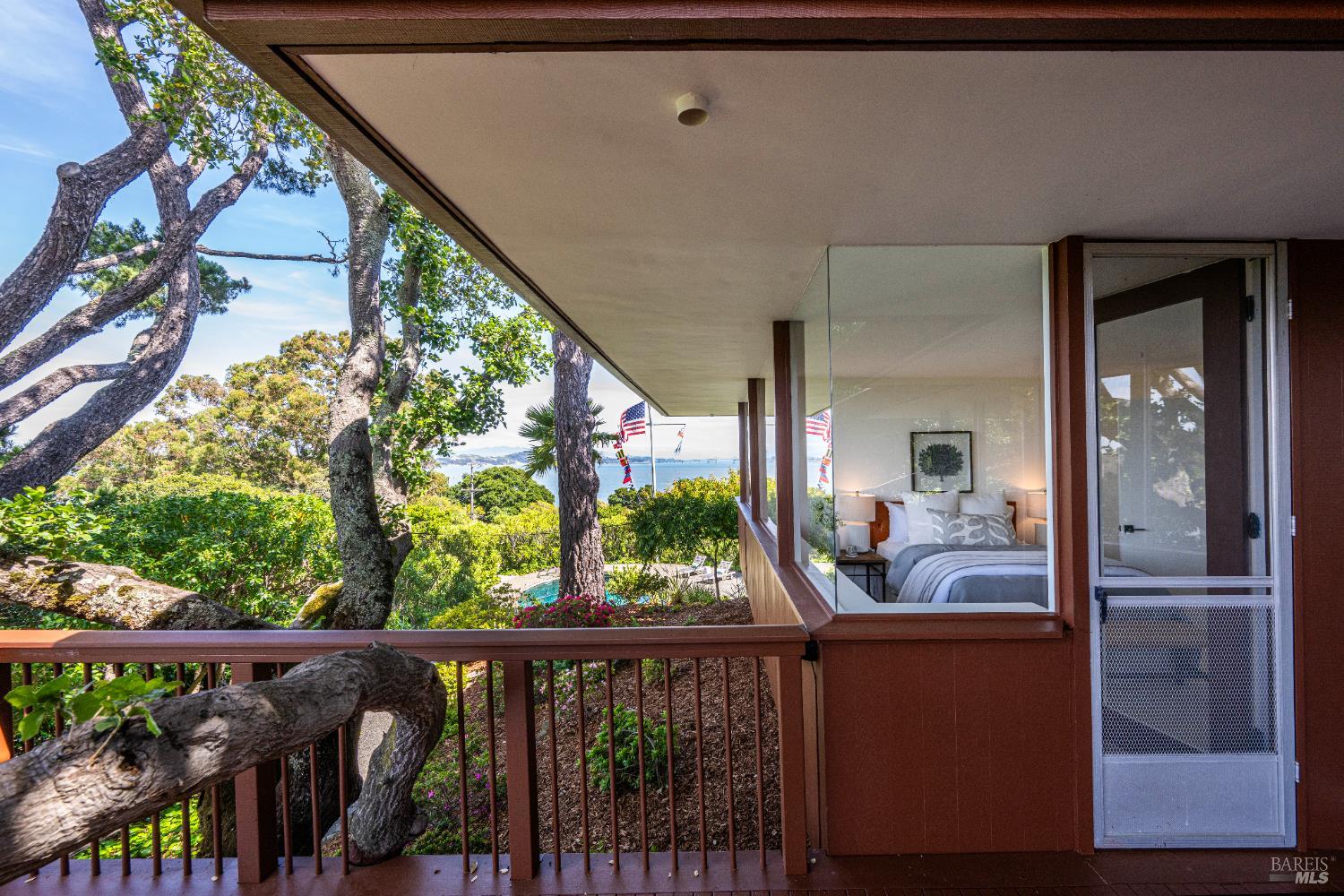 Detail Gallery Image 45 of 83 For 125 Bayview Dr, San Rafael,  CA 94901 - 2 Beds | 3/1 Baths