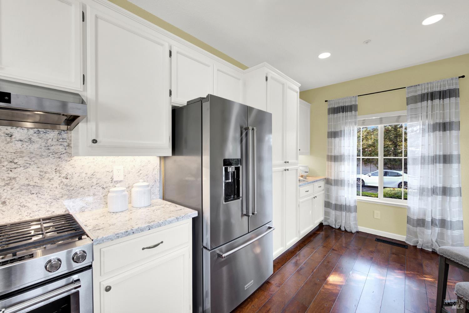 Detail Gallery Image 9 of 31 For 103 Trent Dr, Napa,  CA 94558 - 3 Beds | 2/1 Baths