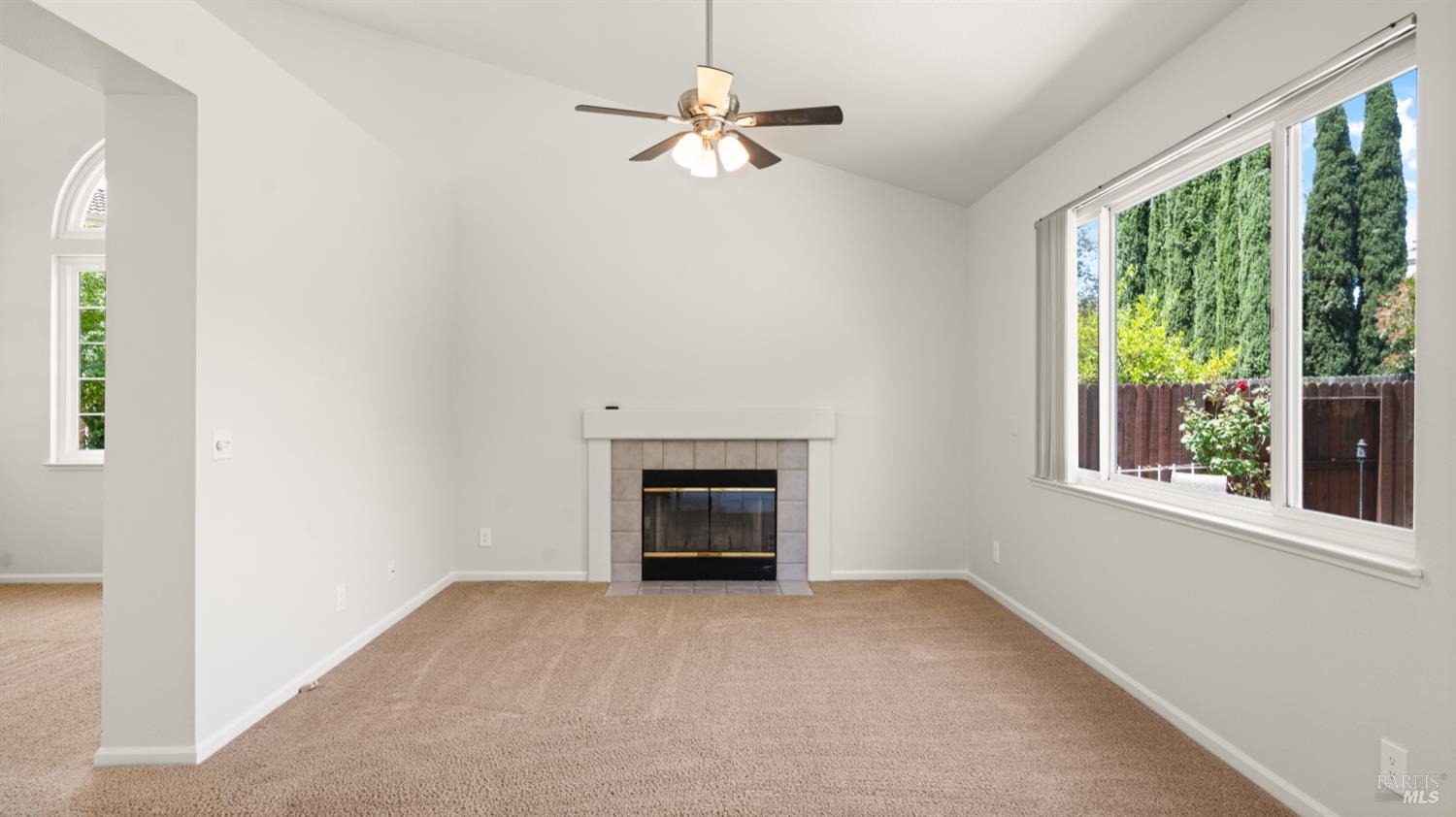 Detail Gallery Image 12 of 35 For 667 Laurelwood Cir, Vacaville,  CA 95687 - 3 Beds | 2 Baths