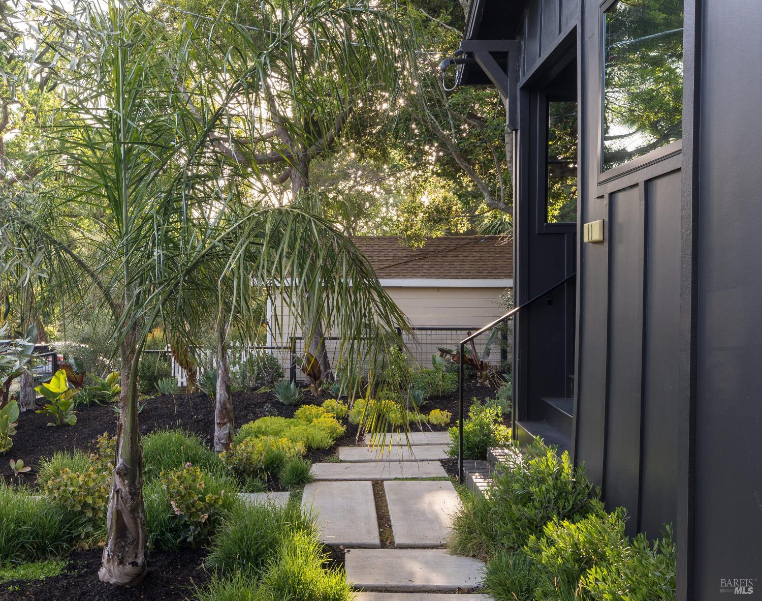 Detail Gallery Image 1 of 15 For 11 Maple Ln, San Anselmo,  CA 94960 - 4 Beds | 2 Baths