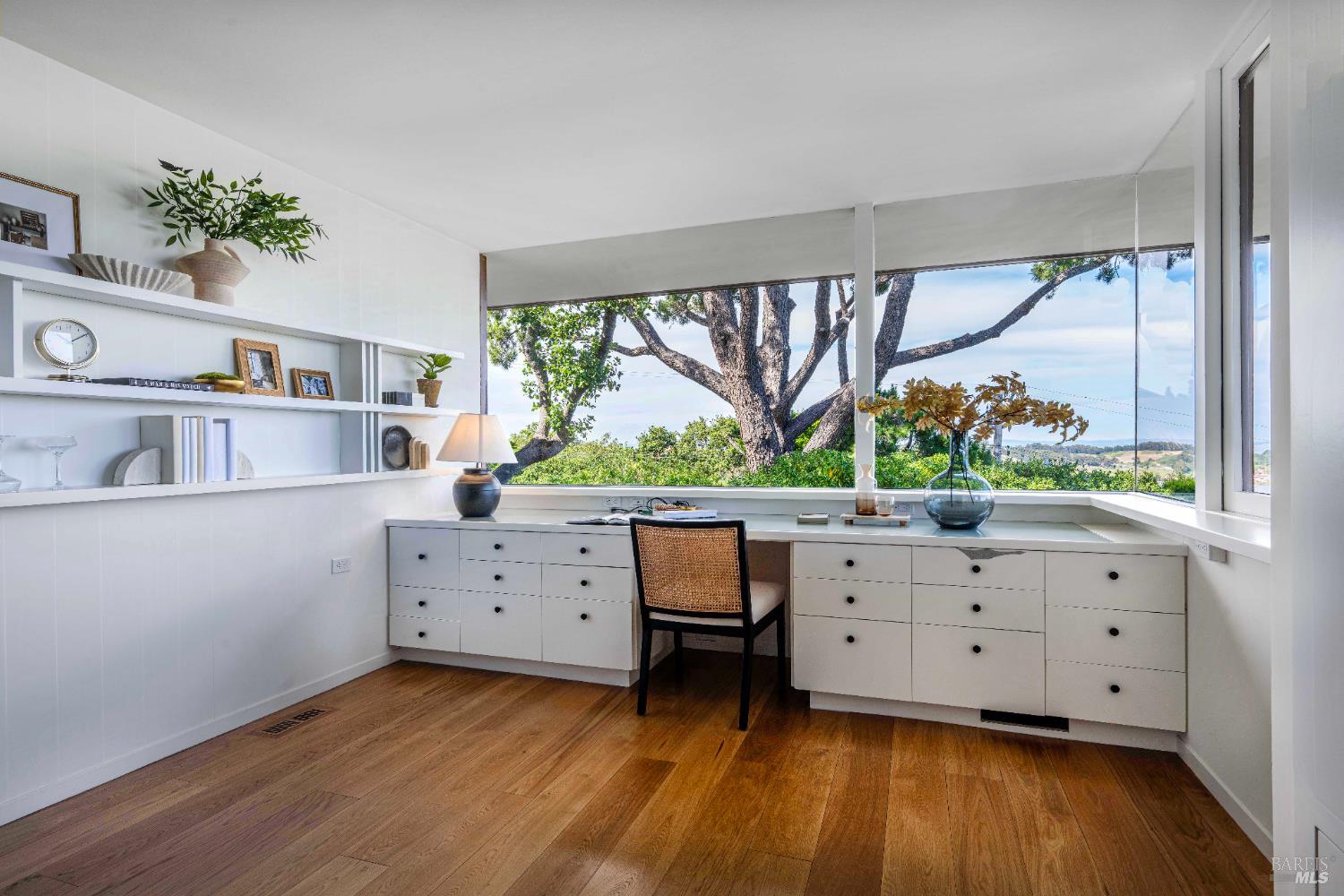 Detail Gallery Image 27 of 83 For 125 Bayview Dr, San Rafael,  CA 94901 - 2 Beds | 3/1 Baths