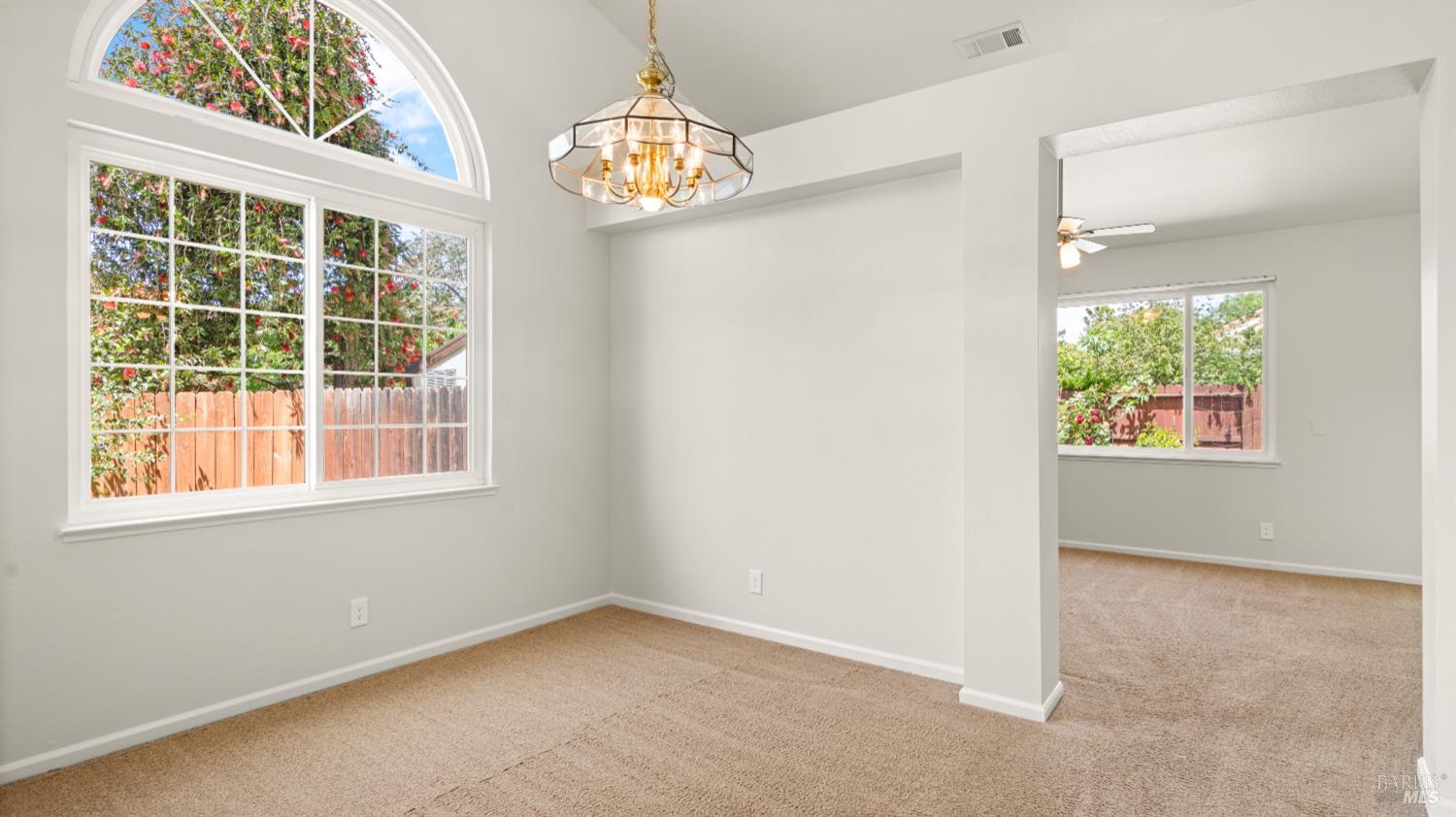 Detail Gallery Image 9 of 35 For 667 Laurelwood Cir, Vacaville,  CA 95687 - 3 Beds | 2 Baths