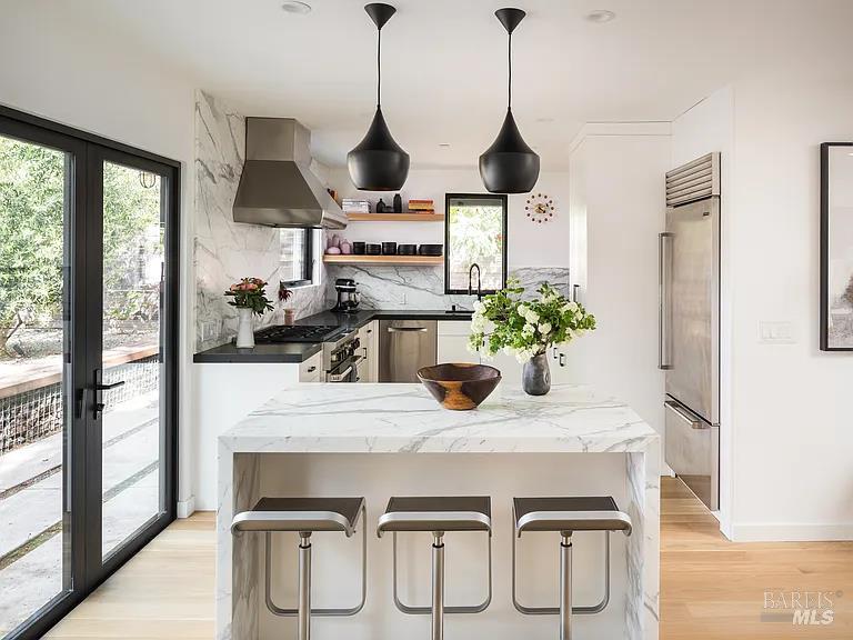 Detail Gallery Image 9 of 15 For 11 Maple Ln, San Anselmo,  CA 94960 - 4 Beds | 2 Baths