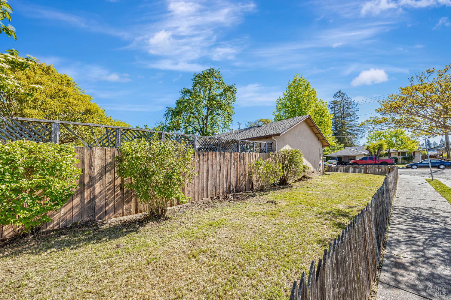 Detail Gallery Image 44 of 44 For 2711 Iroquois St, Santa Rosa,  CA 95403 - 3 Beds | 2 Baths