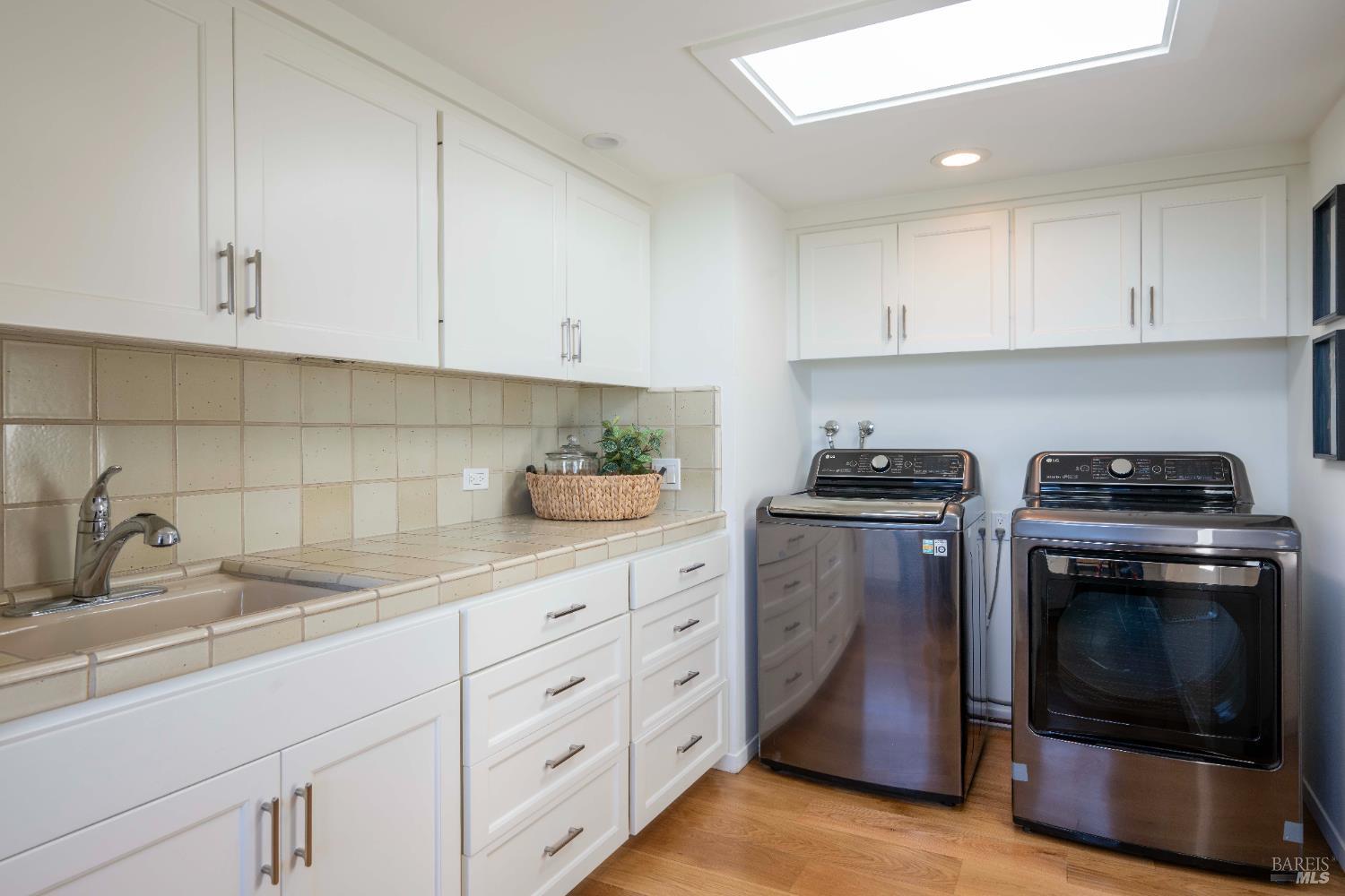 Detail Gallery Image 54 of 83 For 125 Bayview Dr, San Rafael,  CA 94901 - 2 Beds | 3/1 Baths