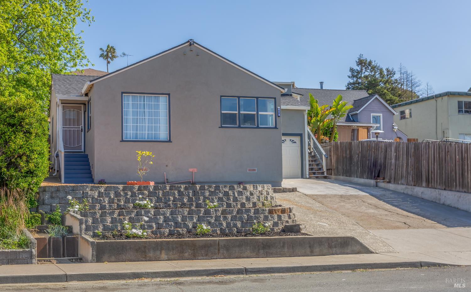 Detail Gallery Image 2 of 43 For 948 Benicia Rd, Vallejo,  CA 94591 - 2 Beds | 1 Baths