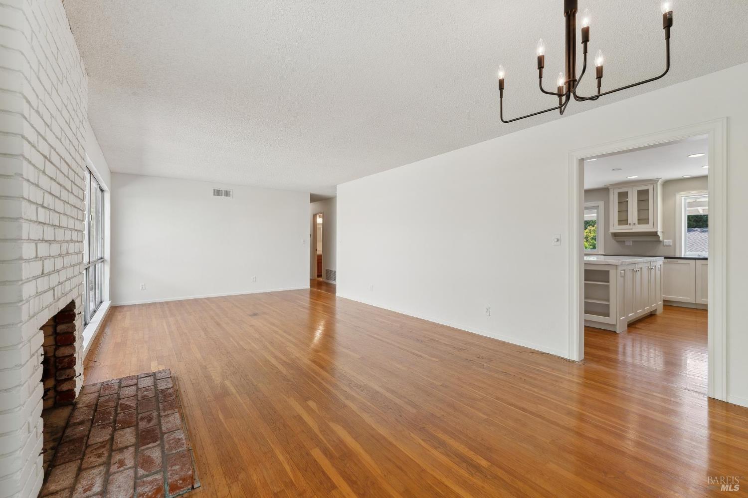 Detail Gallery Image 12 of 31 For 83 Twelveoak Hill Dr, San Rafael,  CA 94903 - 3 Beds | 2 Baths