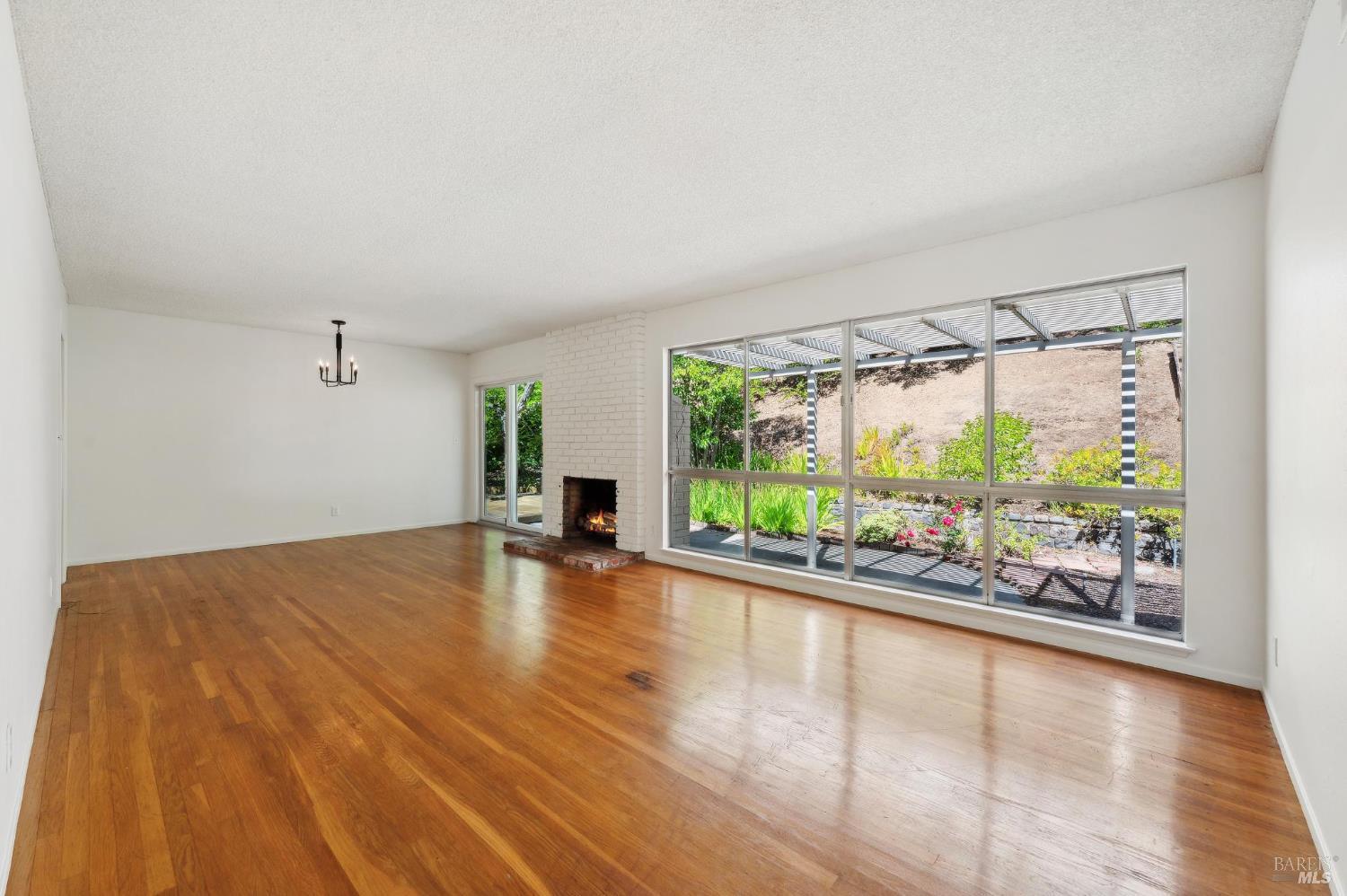 Detail Gallery Image 11 of 31 For 83 Twelveoak Hill Dr, San Rafael,  CA 94903 - 3 Beds | 2 Baths