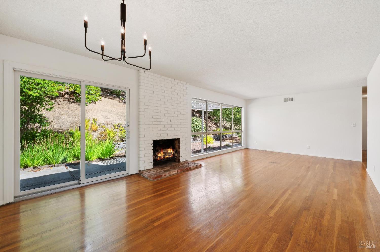 Detail Gallery Image 10 of 31 For 83 Twelveoak Hill Dr, San Rafael,  CA 94903 - 3 Beds | 2 Baths
