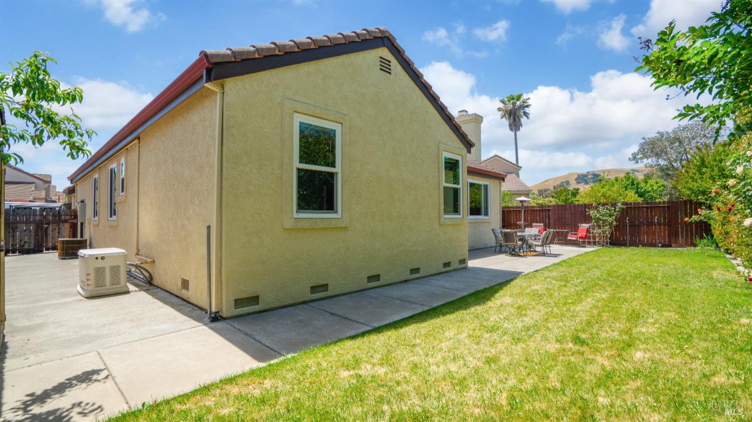 Detail Gallery Image 32 of 35 For 667 Laurelwood Cir, Vacaville,  CA 95687 - 3 Beds | 2 Baths