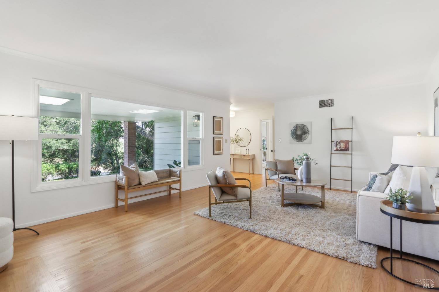 Detail Gallery Image 8 of 60 For 1400 High School Rd, Sebastopol,  CA 95472 - 3 Beds | 2 Baths