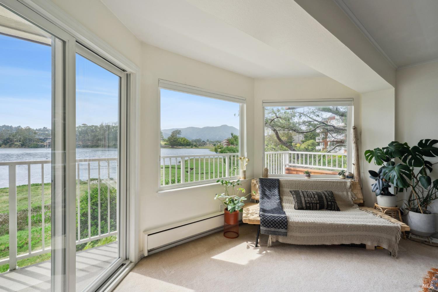 Detail Gallery Image 1 of 12 For 160 Seminary Dr 1e,  Mill Valley,  CA 94941 - 3 Beds | 2 Baths