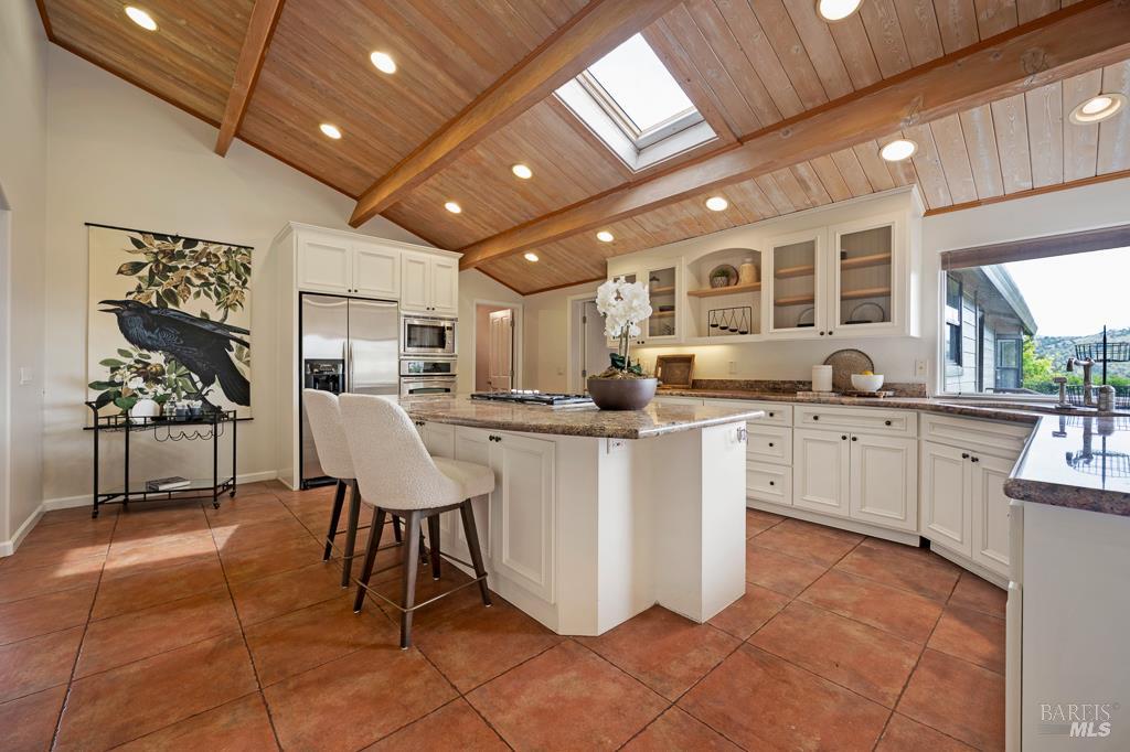 Detail Gallery Image 14 of 51 For 3979 Rolling Oaks Rd, Santa Rosa,  CA 95404 - 3 Beds | 3 Baths