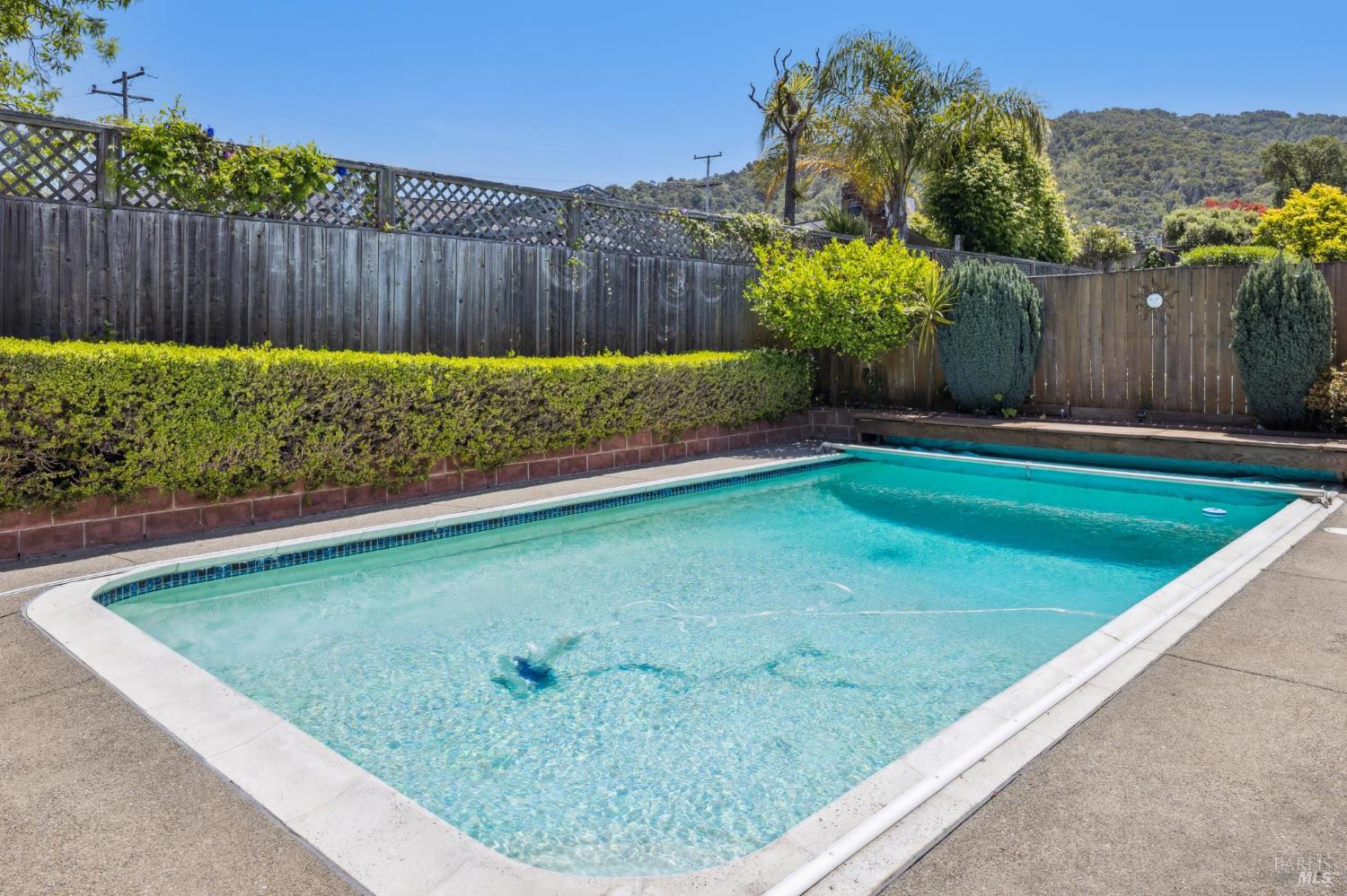 Detail Gallery Image 15 of 16 For 120 Meriam Dr, San Rafael,  CA 94903 - 3 Beds | 2/1 Baths
