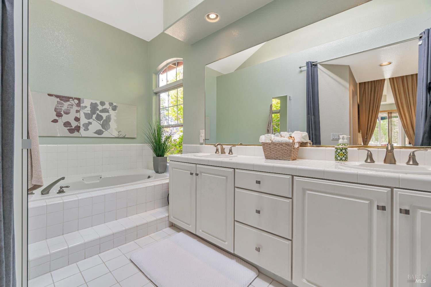 Detail Gallery Image 22 of 40 For 359 Orchid Dr, San Rafael,  CA 94903 - 4 Beds | 2/1 Baths