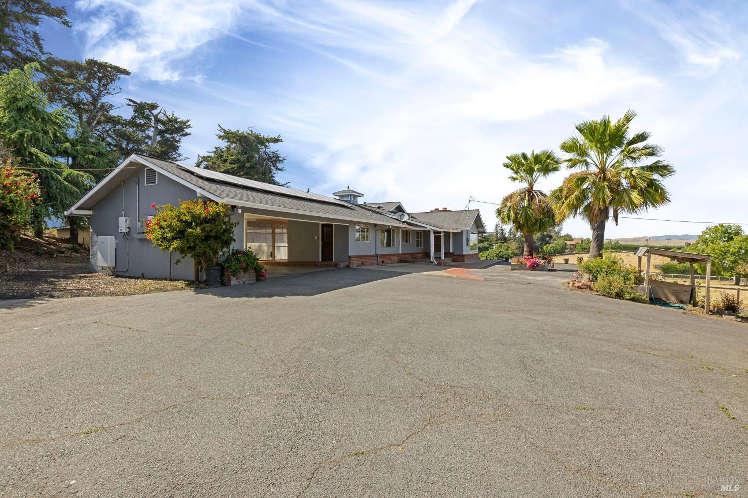 Detail Gallery Image 5 of 61 For 4335 Bodega Ave, Petaluma,  CA 95942 - 4 Beds | 3/1 Baths