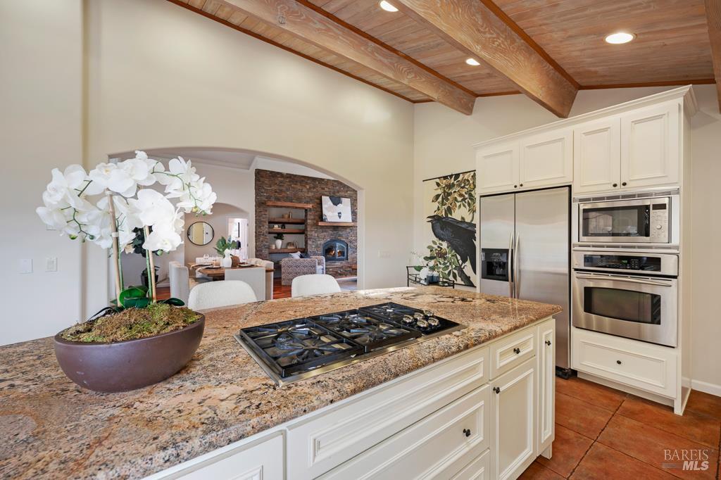 Detail Gallery Image 15 of 51 For 3979 Rolling Oaks Rd, Santa Rosa,  CA 95404 - 3 Beds | 3 Baths