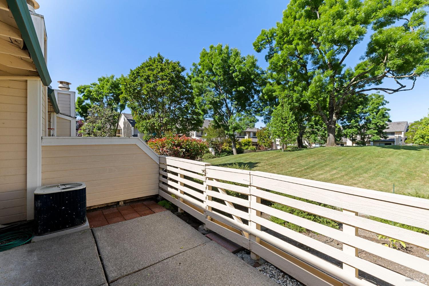 Detail Gallery Image 24 of 34 For 2124 Chianti Dr, Santa Rosa,  CA 95403 - 3 Beds | 2/1 Baths