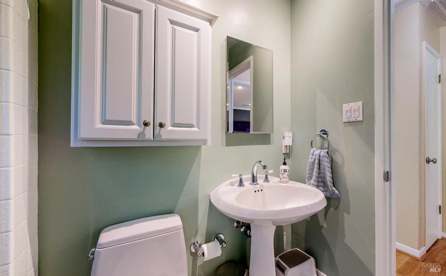 Detail Gallery Image 34 of 52 For 4 Las Huertas Ct, San Rafael,  CA 94903 - 3 Beds | 1 Baths