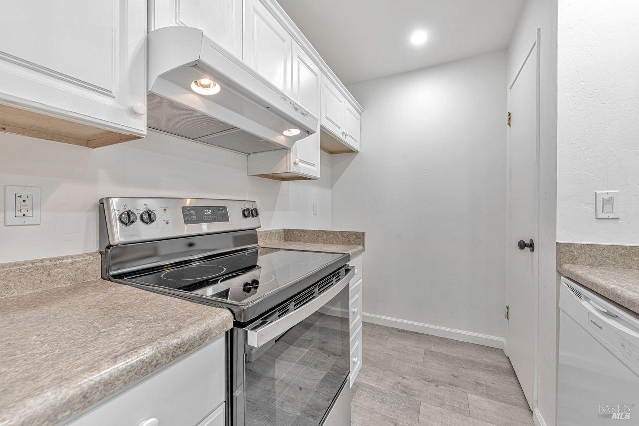 Detail Gallery Image 8 of 25 For 2668 Coffey Ln, Santa Rosa,  CA 95403 - 2 Beds | 1 Baths