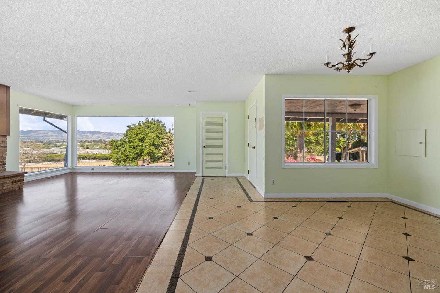 Detail Gallery Image 8 of 61 For 4335 Bodega Ave, Petaluma,  CA 95942 - 4 Beds | 3/1 Baths
