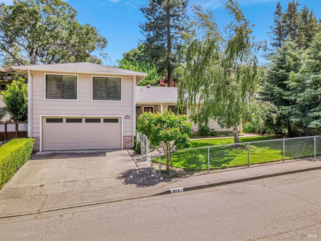 Detail Gallery Image 1 of 53 For 917 West St, Petaluma,  CA 94952 - 4 Beds | 2 Baths