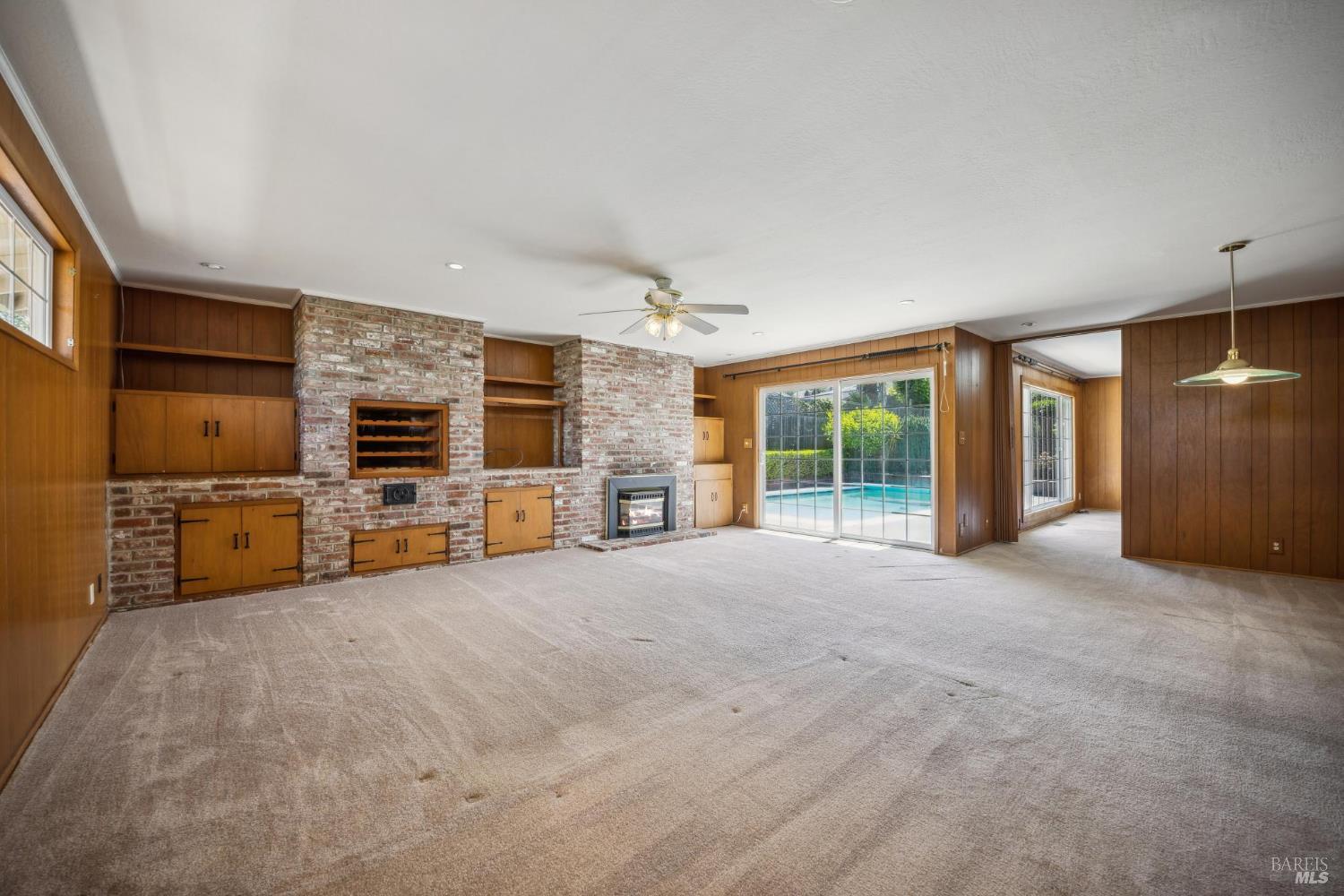 Detail Gallery Image 5 of 16 For 120 Meriam Dr, San Rafael,  CA 94903 - 3 Beds | 2/1 Baths