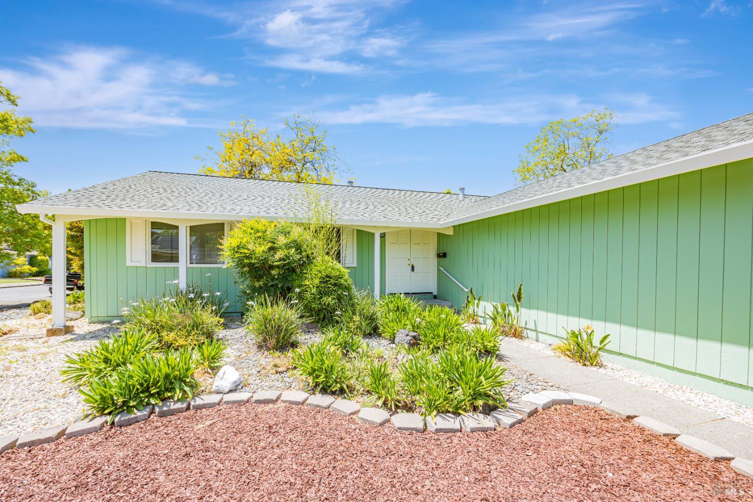 Detail Gallery Image 4 of 51 For 501 Garfield Park Ave, Santa Rosa,  CA 95409 - 4 Beds | 2 Baths