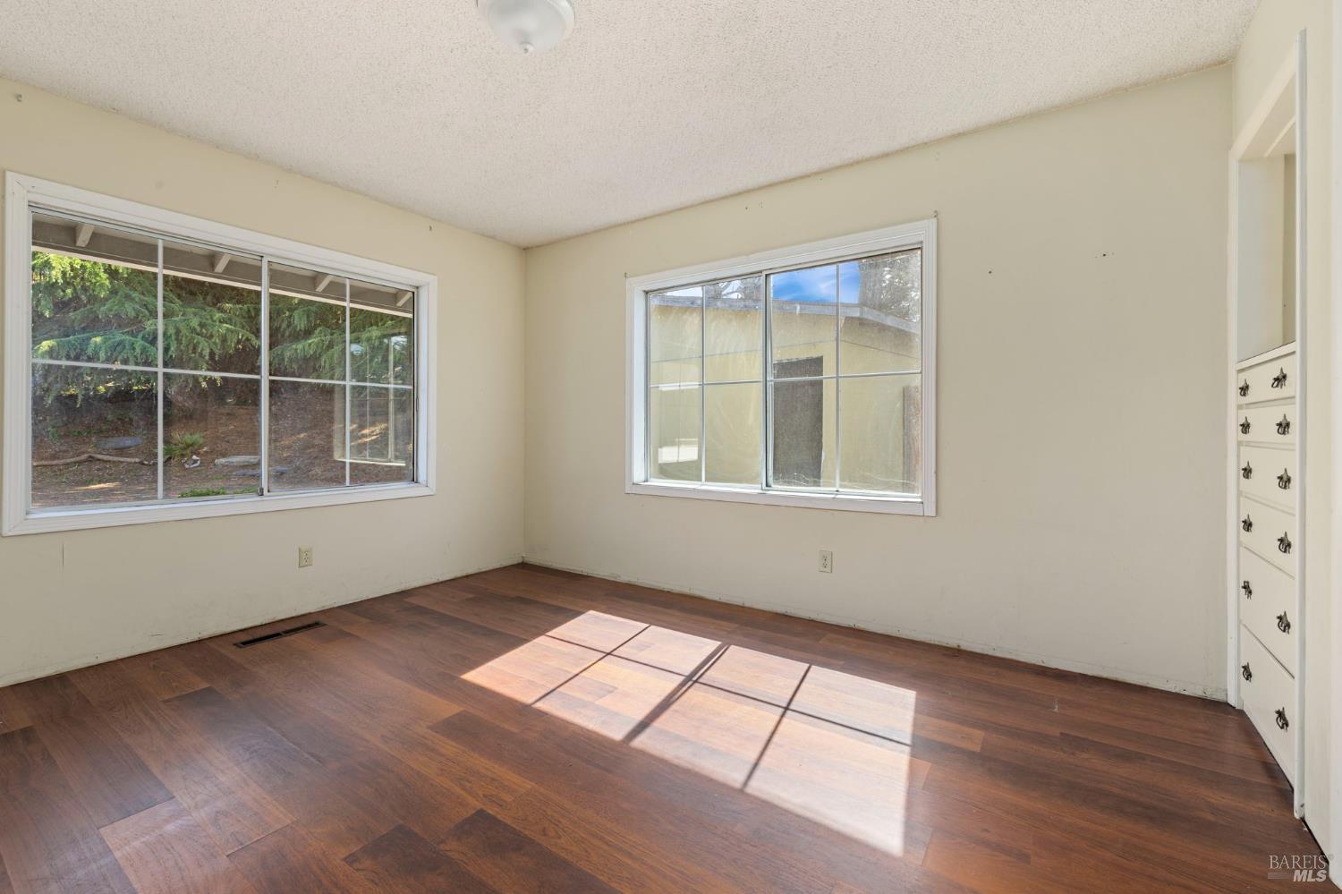 Detail Gallery Image 24 of 61 For 4335 Bodega Ave, Petaluma,  CA 95942 - 4 Beds | 3/1 Baths