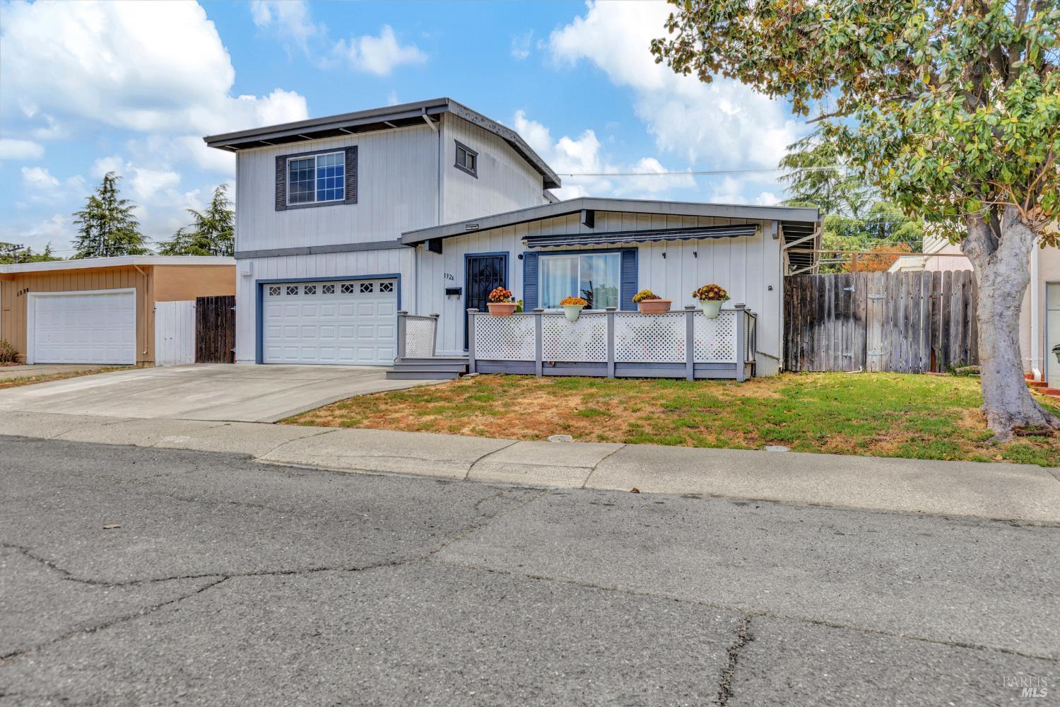 Detail Gallery Image 1 of 34 For 1324 Delwood St, Vallejo,  CA 94591 - 3 Beds | 2 Baths