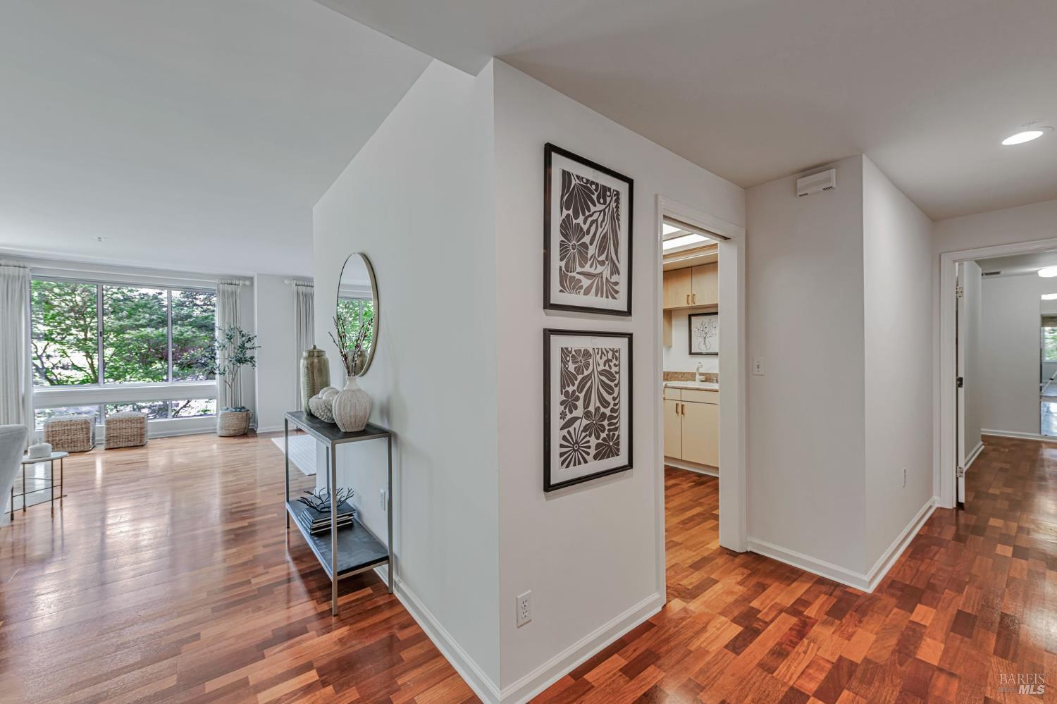 Detail Gallery Image 19 of 43 For 600 Deer Valley Rd 1e,  San Rafael,  CA 94903 - 2 Beds | 3 Baths