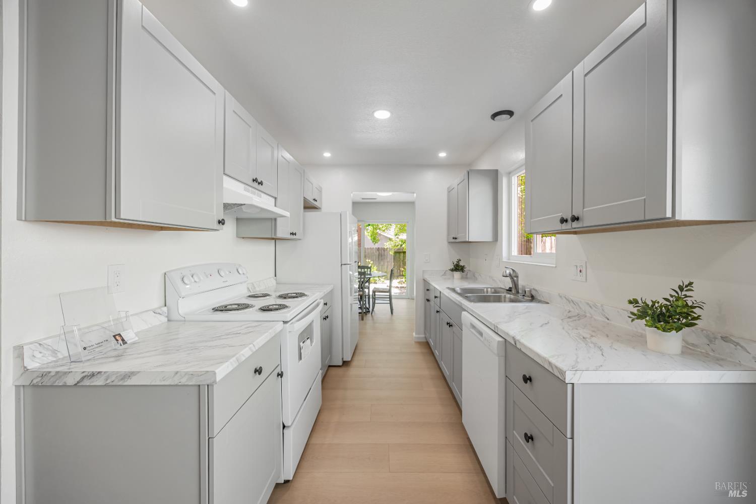 Detail Gallery Image 17 of 51 For 501 Garfield Park Ave, Santa Rosa,  CA 95409 - 4 Beds | 2 Baths