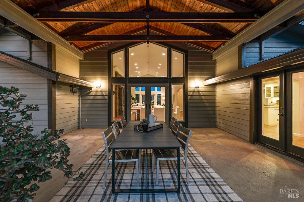 Detail Gallery Image 40 of 51 For 3979 Rolling Oaks Rd, Santa Rosa,  CA 95404 - 3 Beds | 3 Baths