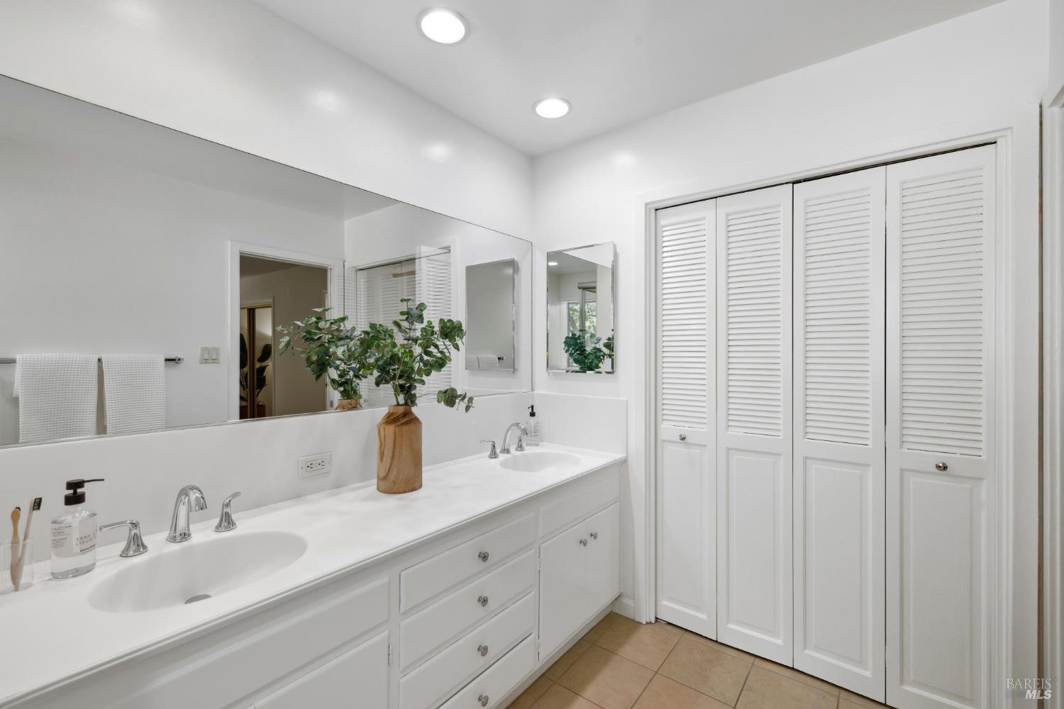 Detail Gallery Image 27 of 59 For 305 N Almenar Dr, Greenbrae,  CA 94904 - 4 Beds | 4 Baths