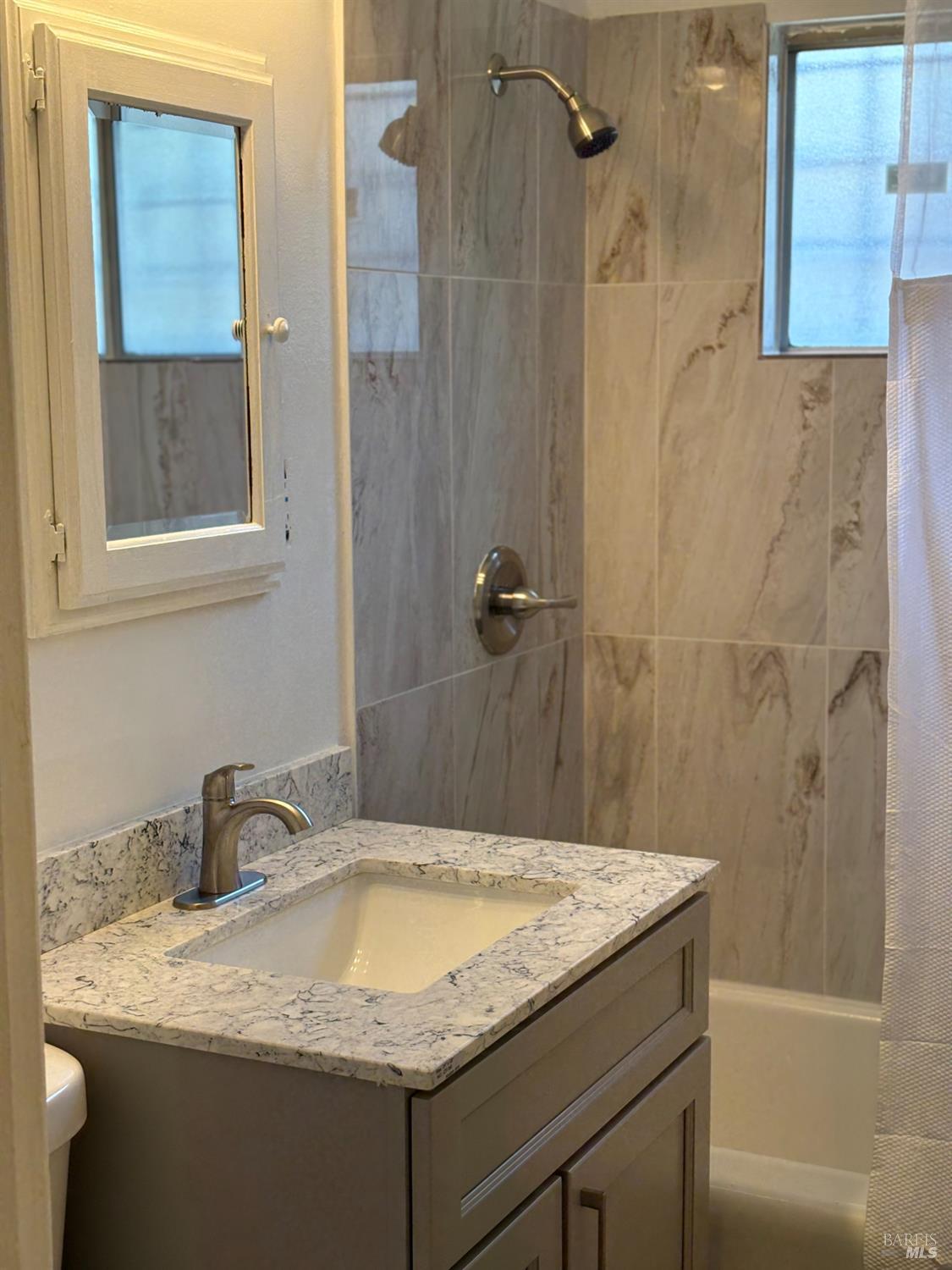 Detail Gallery Image 4 of 20 For 1512 Jefferson St, Fairfield,  CA 94533 - 2 Beds | 1 Baths